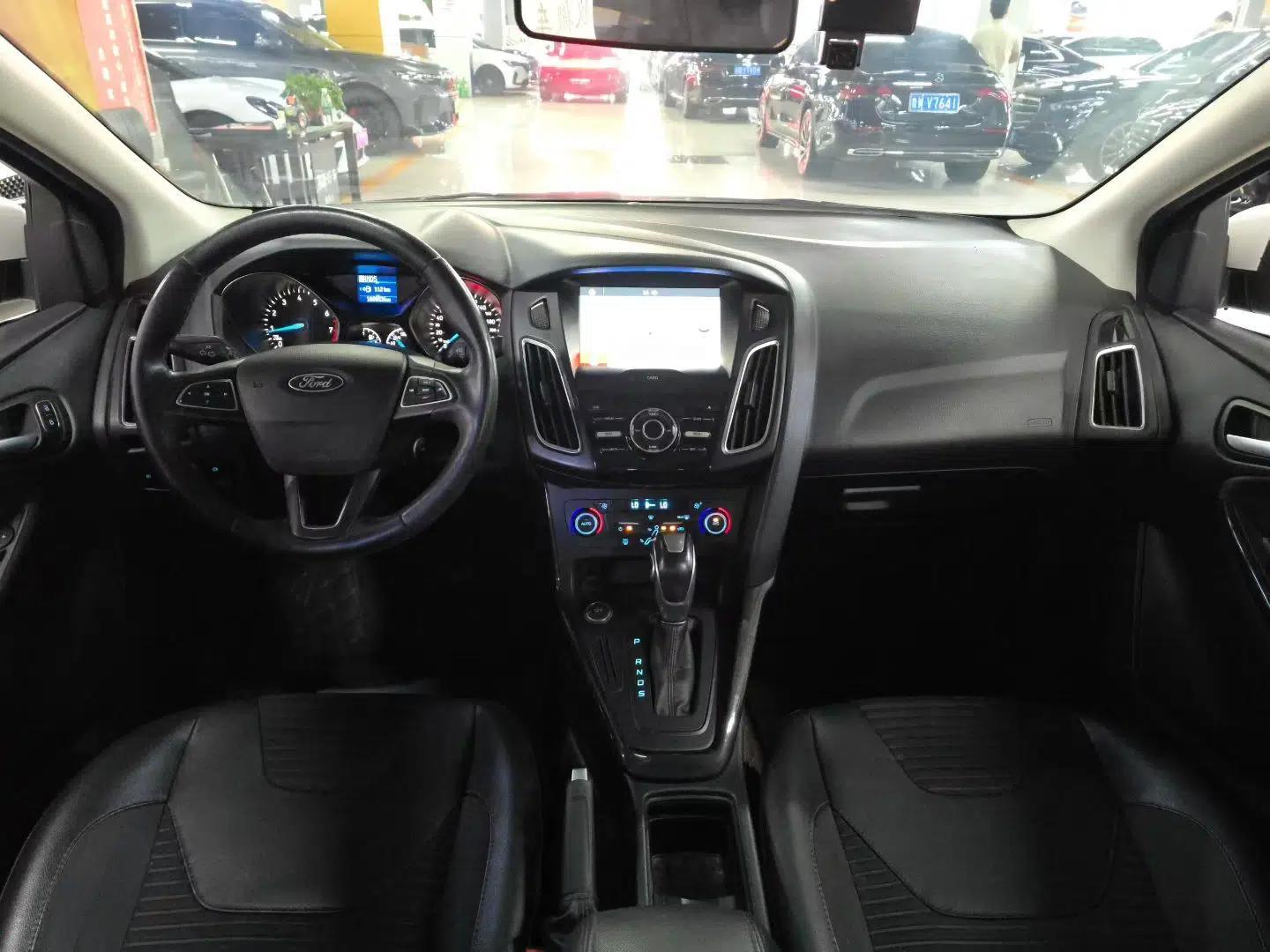 Ford Focus 2017 Sedan 1.6L Automatic Fashion Edition Smart Drive Version — миниатюра 30