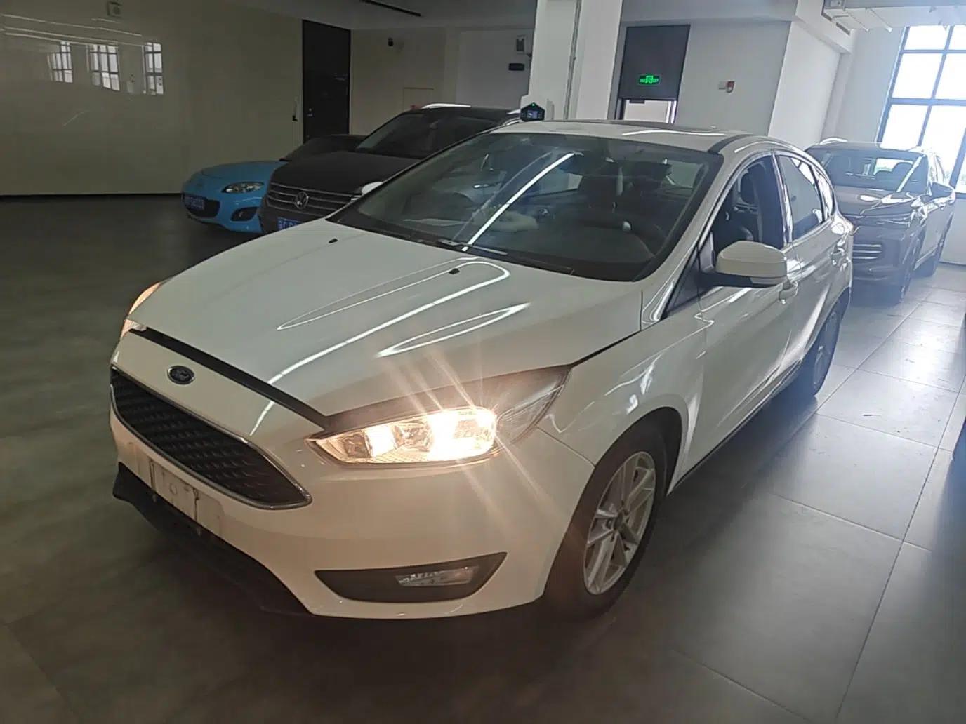 Ford Focus 2018 Hatchback Classic 1.6L Automatic Trendy SmartDrive Edition — миниатюра 1