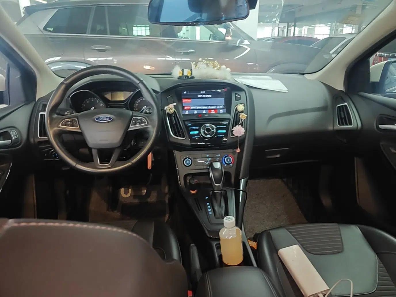 Ford Focus 2018 Hatchback Classic 1.6L Automatic Trendy SmartDrive Edition — миниатюра 12