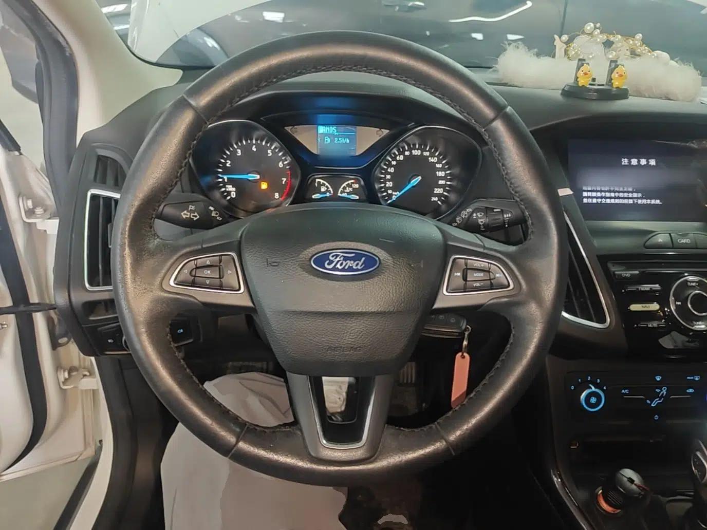Ford Focus 2018 Hatchback Classic 1.6L Automatic Trendy SmartDrive Edition — миниатюра 13