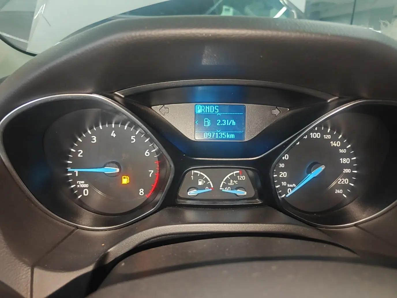 Ford Focus 2018 Hatchback Classic 1.6L Automatic Trendy SmartDrive Edition — миниатюра 14