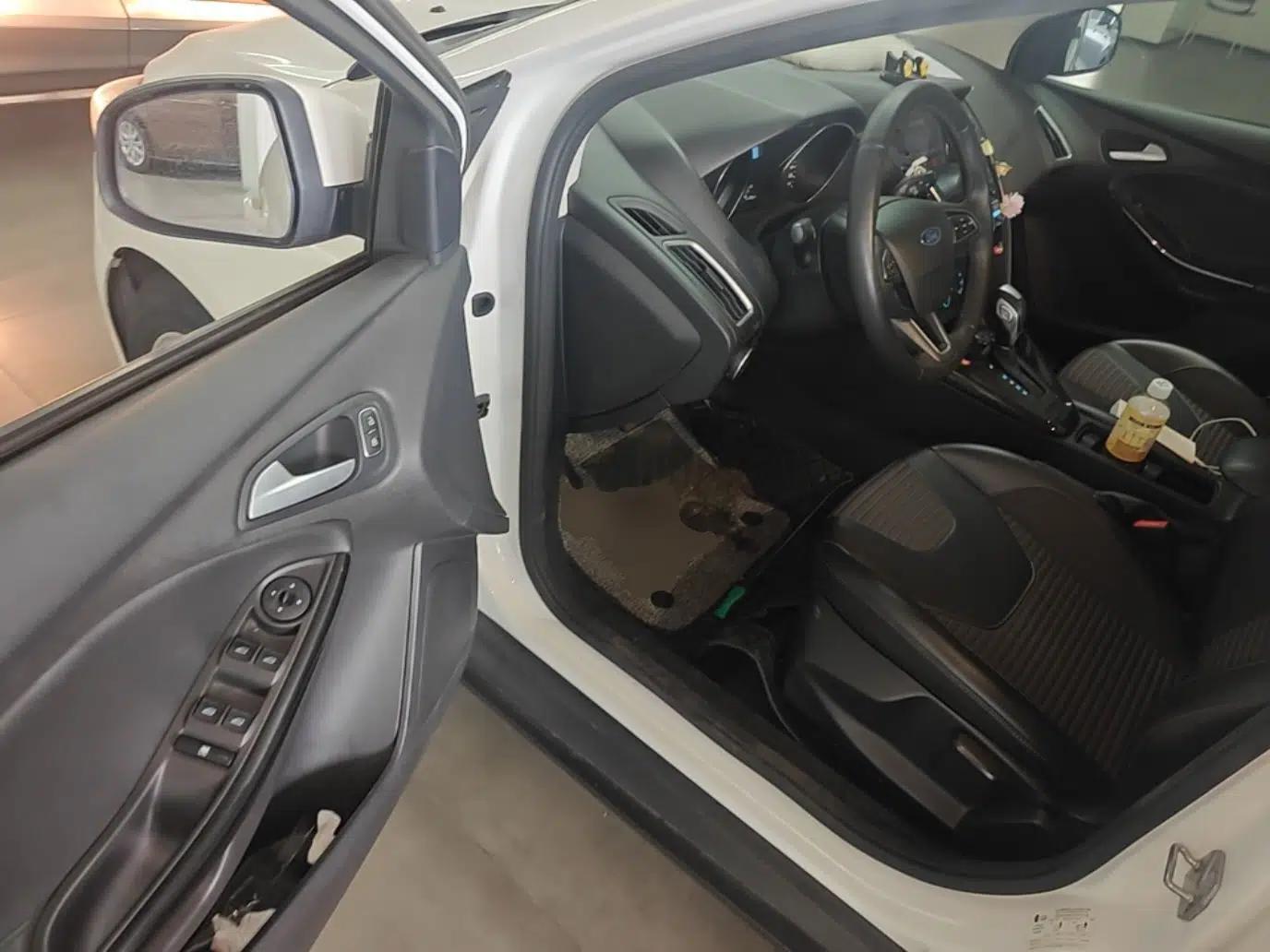 Ford Focus 2018 Hatchback Classic 1.6L Automatic Trendy SmartDrive Edition — миниатюра 18