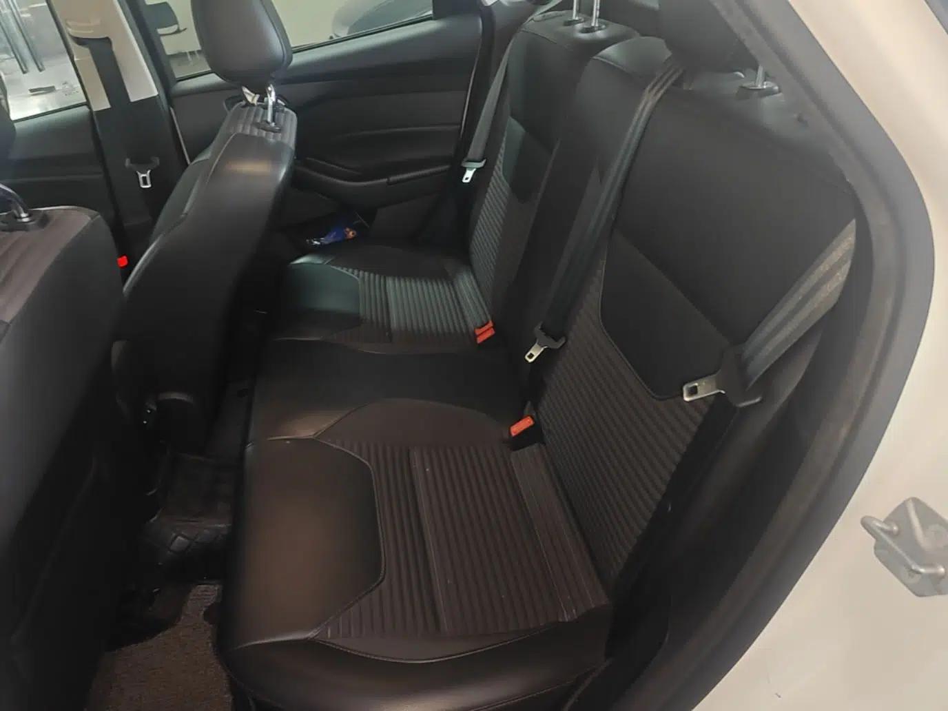 Ford Focus 2018 Hatchback Classic 1.6L Automatic Trendy SmartDrive Edition — миниатюра 20