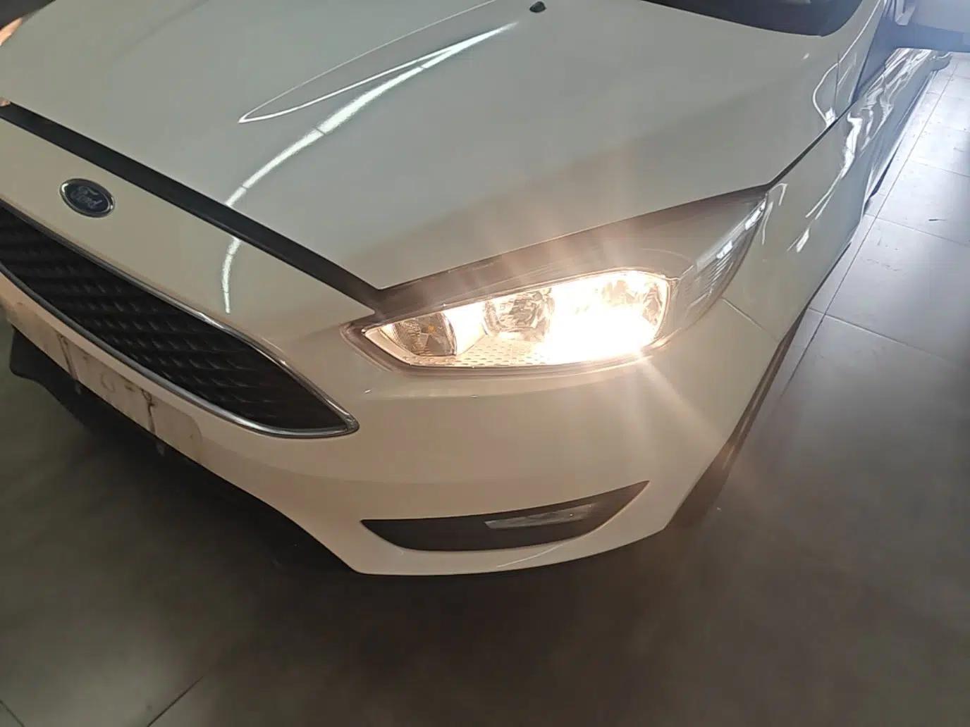 Ford Focus 2018 Hatchback Classic 1.6L Automatic Trendy SmartDrive Edition — миниатюра 8