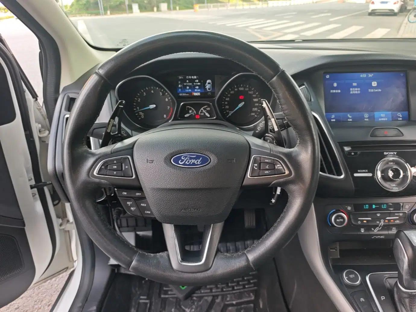 Ford Focus 2018 Hatchback Classic EcoBoost 180 Automatic Sport Edition — миниатюра 13