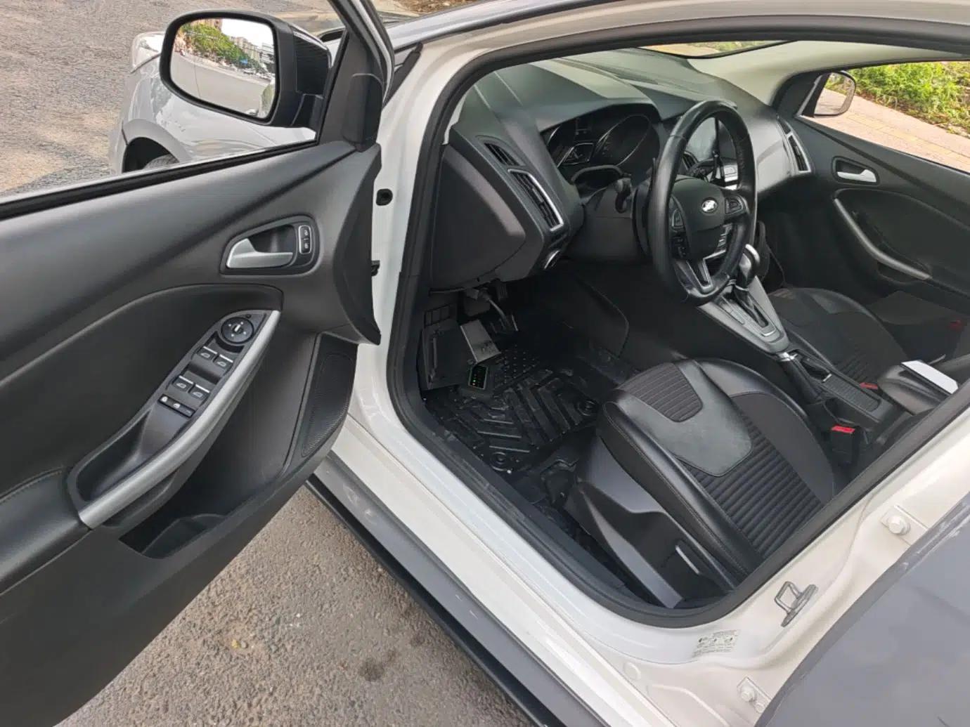 Ford Focus 2018 Hatchback Classic EcoBoost 180 Automatic Sport Edition — миниатюра 18