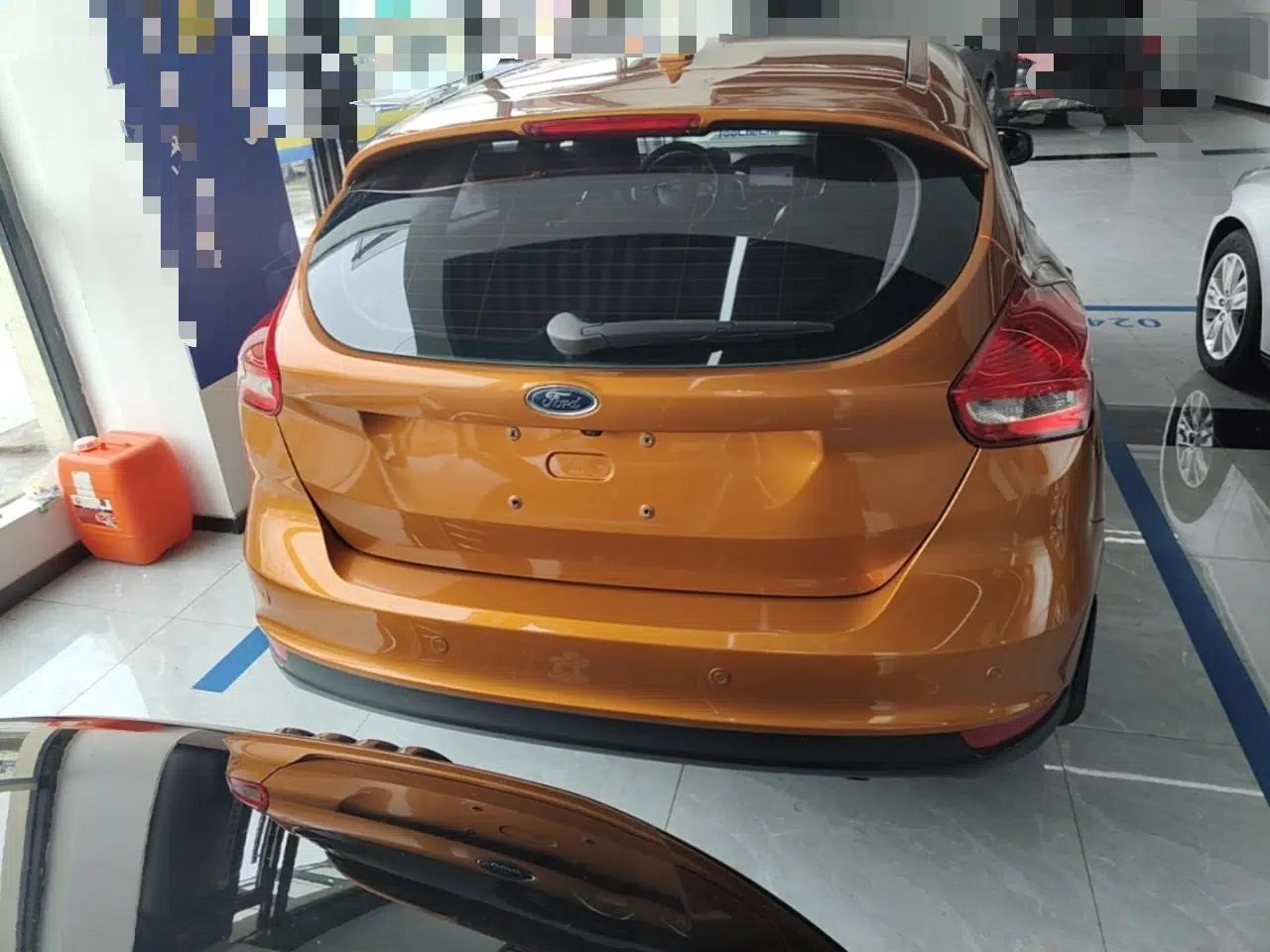 Ford Focus 2017 Hatchback 1.6L Automatic Fashion Edition Smart Drive Version — миниатюра 5