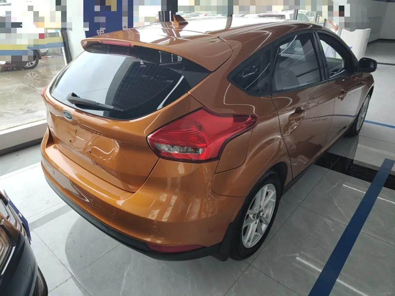 Ford Focus 2017 Hatchback 1.6L Automatic Fashion Edition Smart Drive Version — миниатюра 6