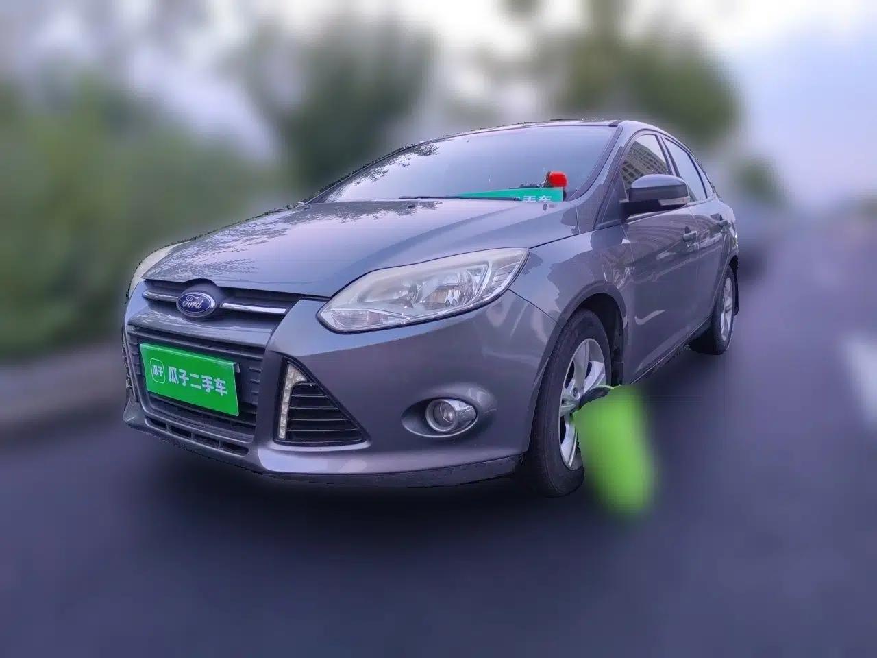 Ford Focus 2012 Sedan 1.6L Automatic Fashion Edition — миниатюра 1