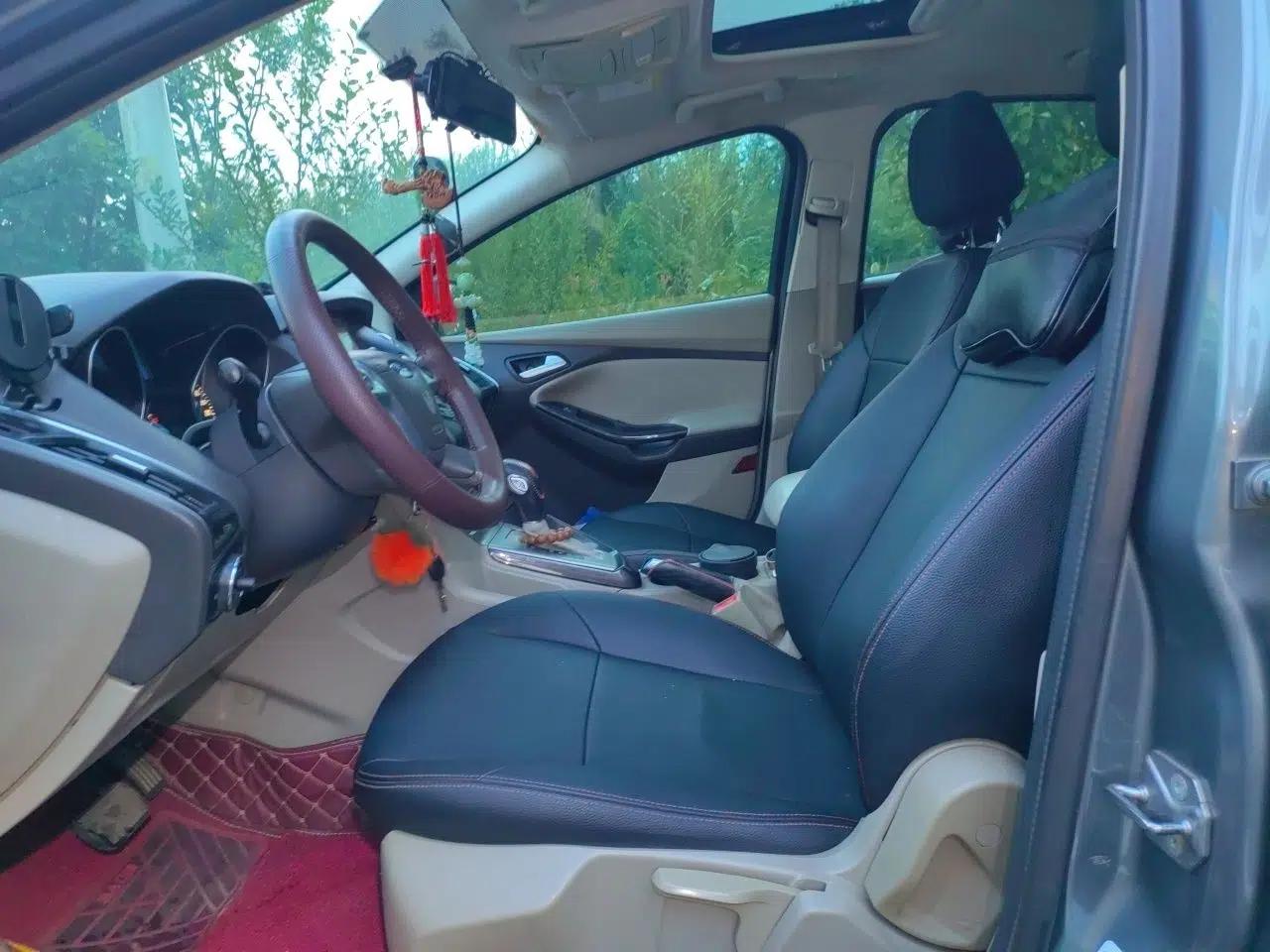 Ford Focus 2012 Sedan 1.6L Automatic Fashion Edition — миниатюра 15