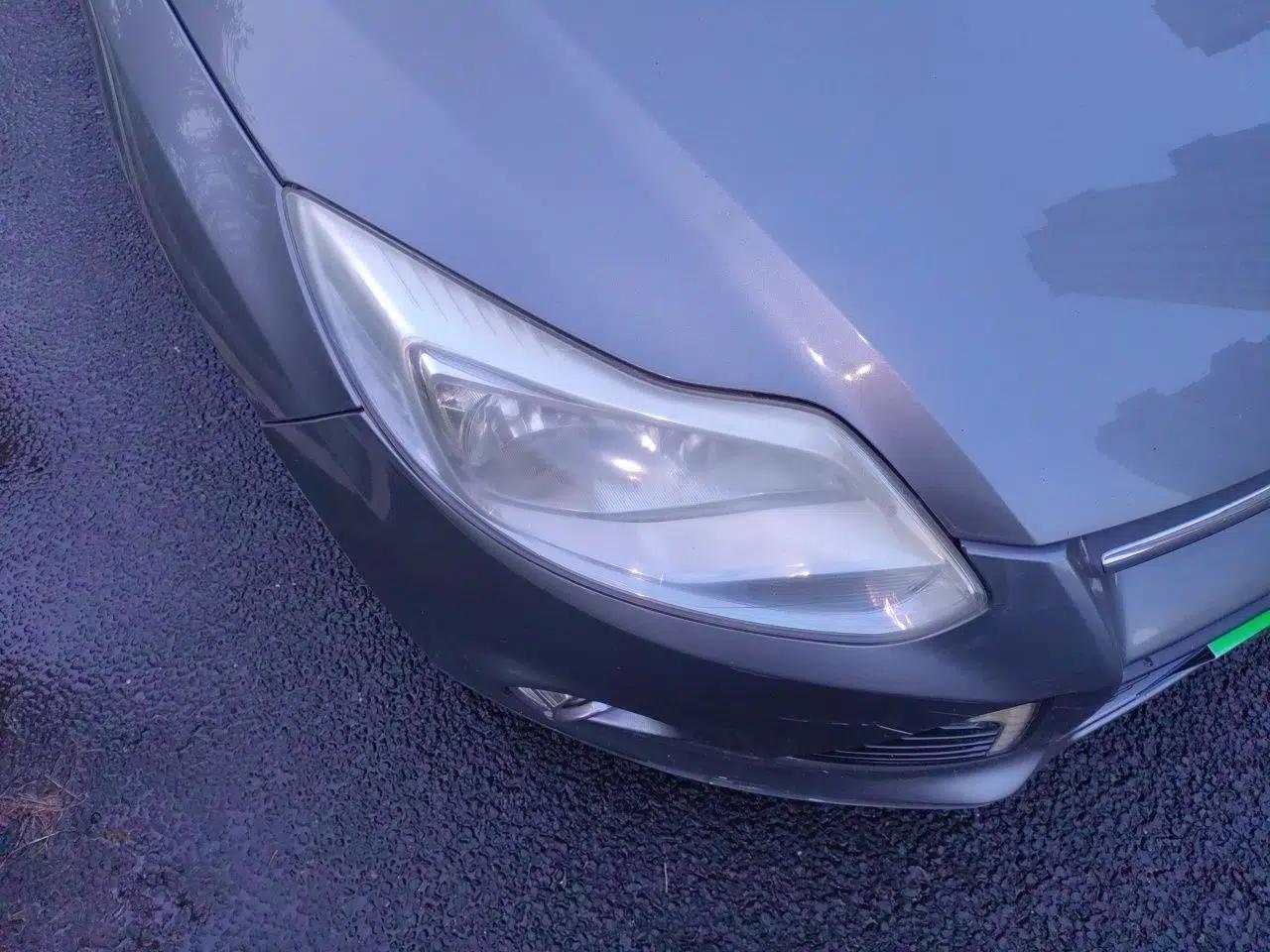 Ford Focus 2012 Sedan 1.6L Automatic Fashion Edition — миниатюра 7