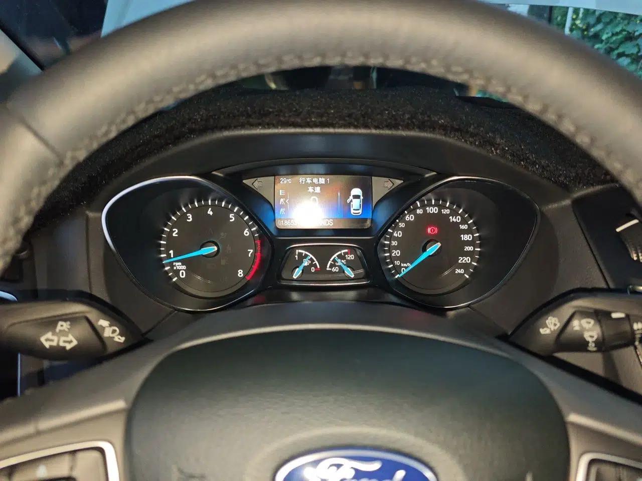 Ford Focus 2018 Sedan Classic EcoBoost 180 Automatic Elite Model — миниатюра 11