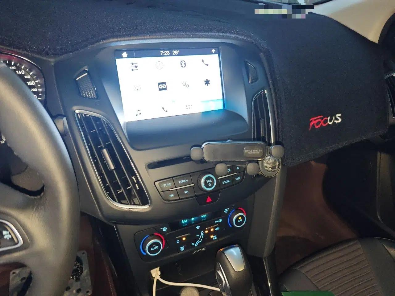 Ford Focus 2018 Sedan Classic EcoBoost 180 Automatic Elite Model — миниатюра 13