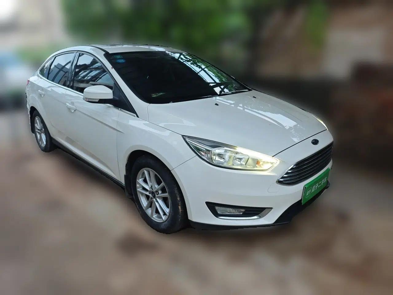 Ford Focus 2018 Sedan Classic EcoBoost 180 Automatic Elite Model — миниатюра 3