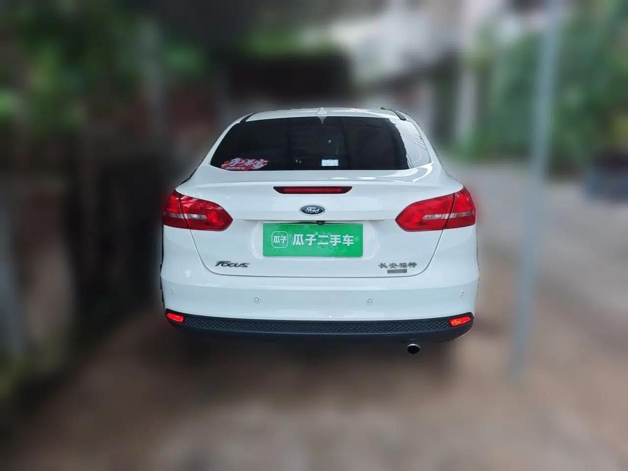 Ford Focus 2018 Sedan Classic EcoBoost 180 Automatic Elite Model — миниатюра 5
