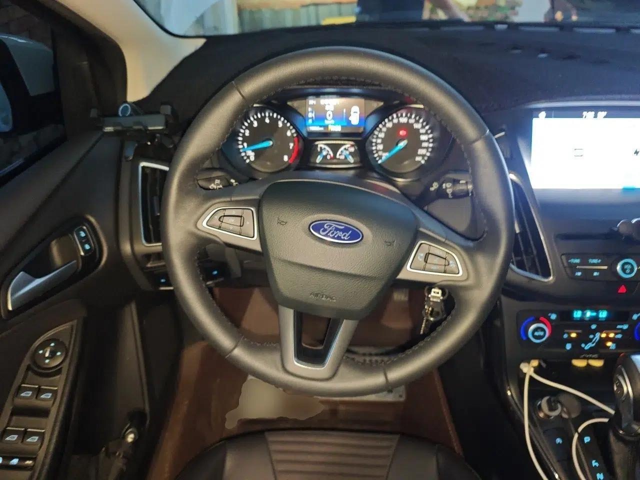 Ford Focus 2018 Sedan Classic EcoBoost 180 Automatic Elite Model — миниатюра 10