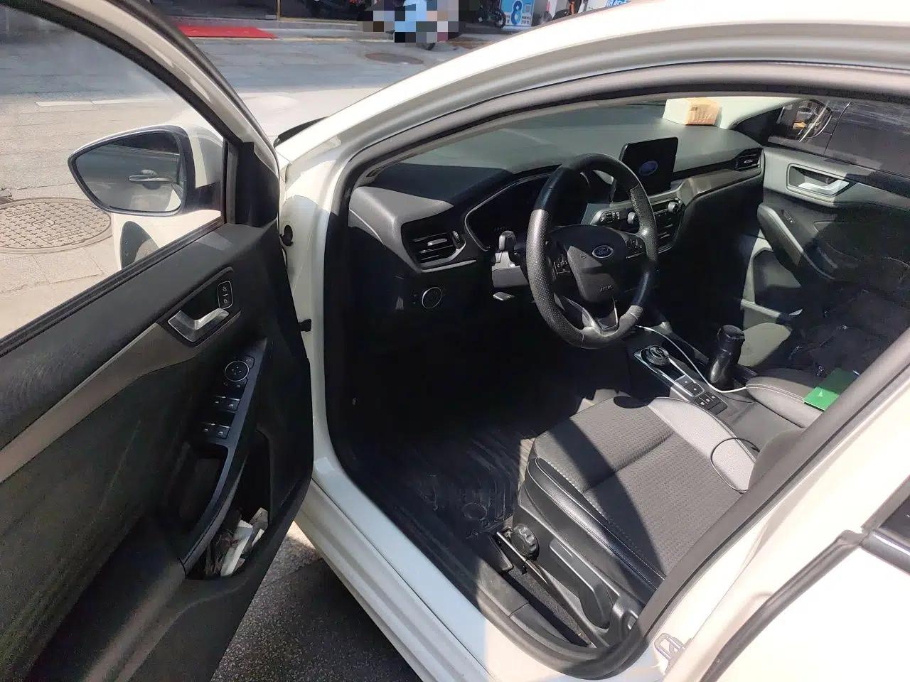 Ford Focus 2020 Sedan EcoBoost 180 Automatic Trend Edition — миниатюра 16