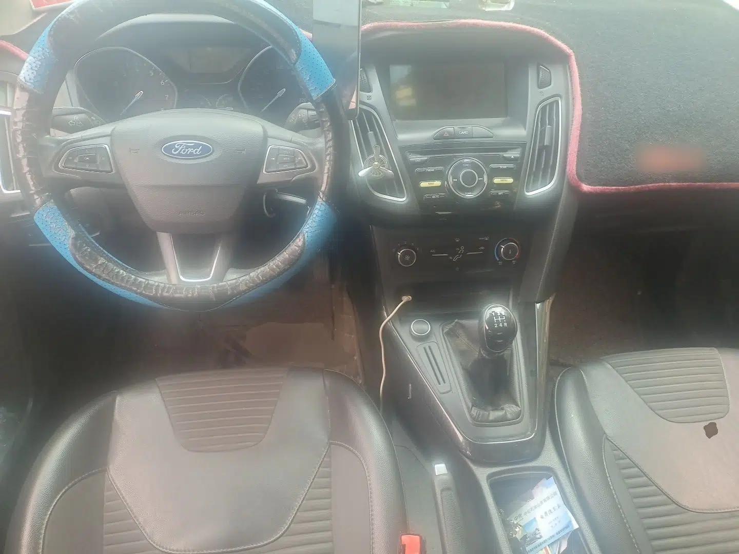 Ford Focus 2018 Sedan Classic 1.6L Manual Fashion Edition SmartDrive Version — миниатюра 9