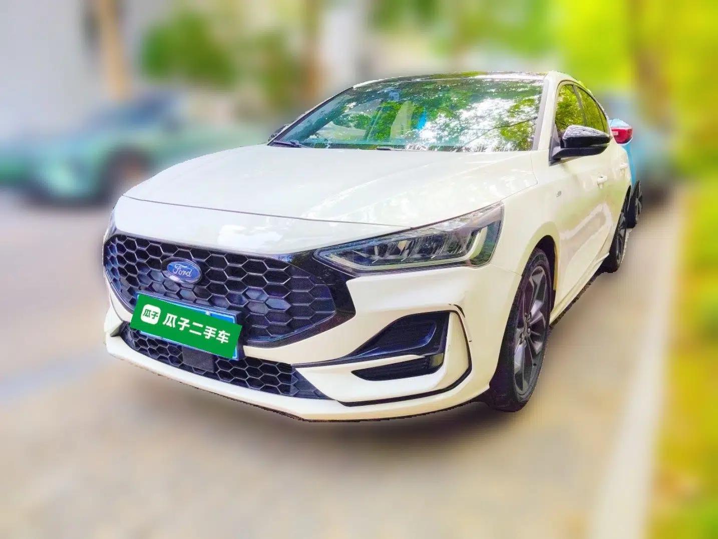 Ford Focus 2022 Hatchback EcoBoost 180 Automatic ST Line — миниатюра 1