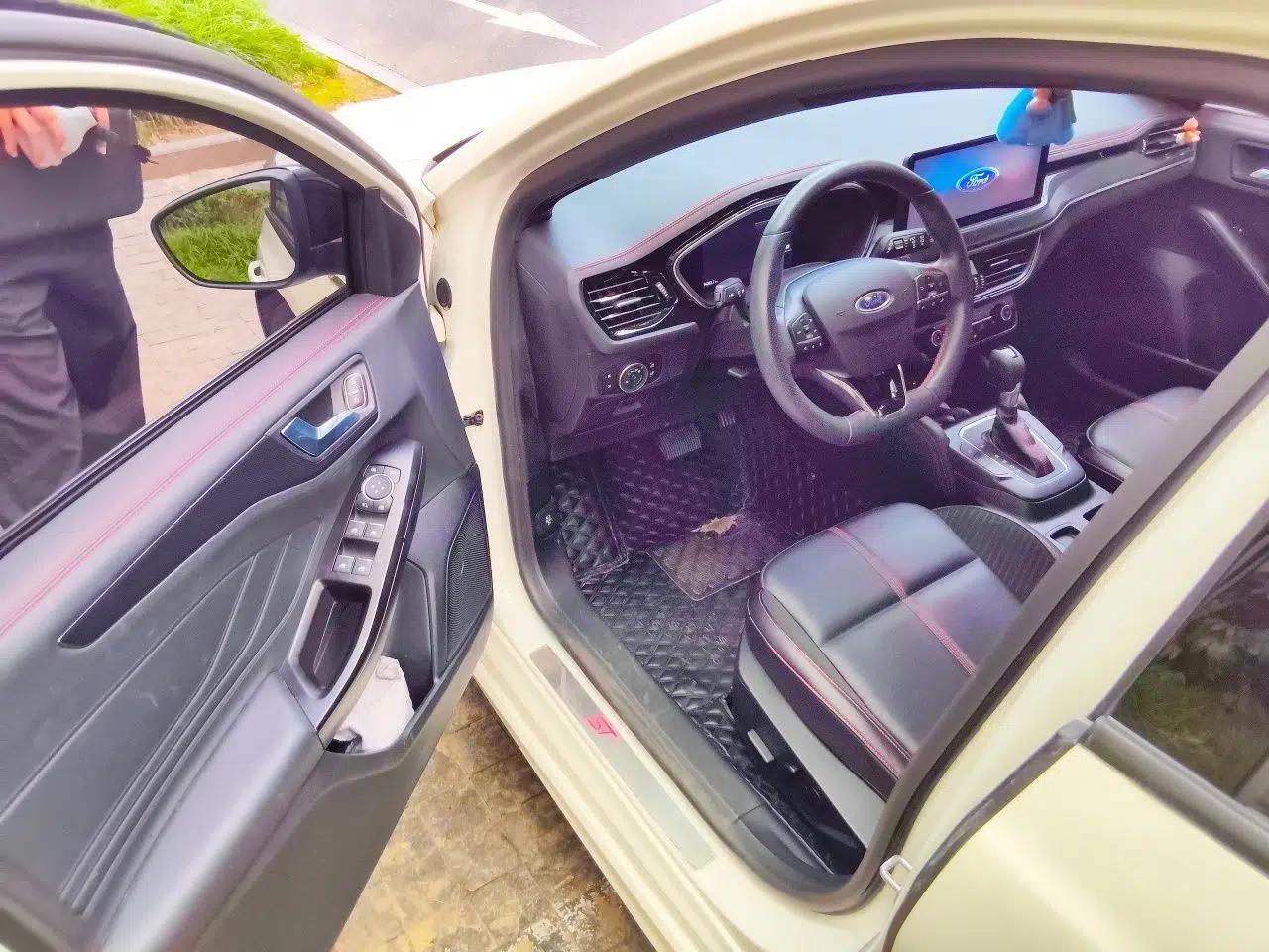 Ford Focus 2022 Hatchback EcoBoost 180 Automatic ST Line — миниатюра 16