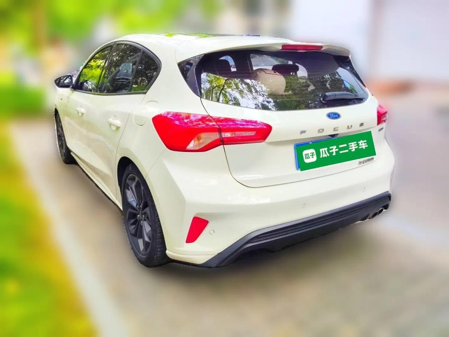 Ford Focus 2022 Hatchback EcoBoost 180 Automatic ST Line — миниатюра 4