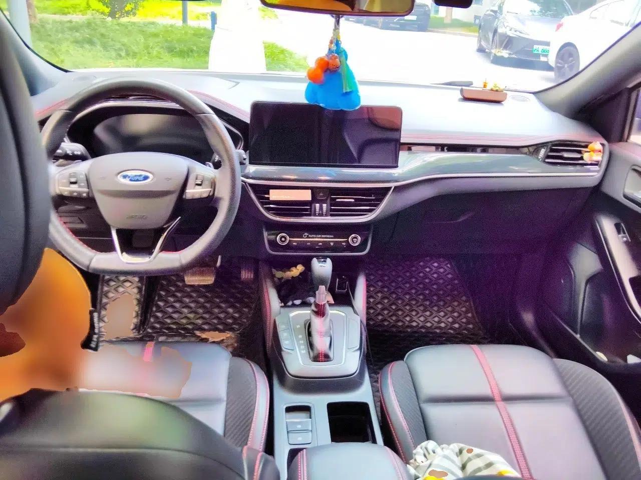 Ford Focus 2022 Hatchback EcoBoost 180 Automatic ST Line — миниатюра 9