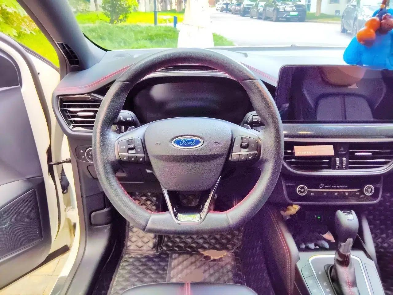Ford Focus 2022 Hatchback EcoBoost 180 Automatic ST Line — миниатюра 10