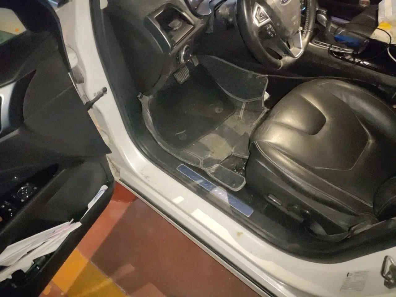 Ford Mondeo 2013 2.0L GTDi240 Luxury Sport Model — миниатюра 16