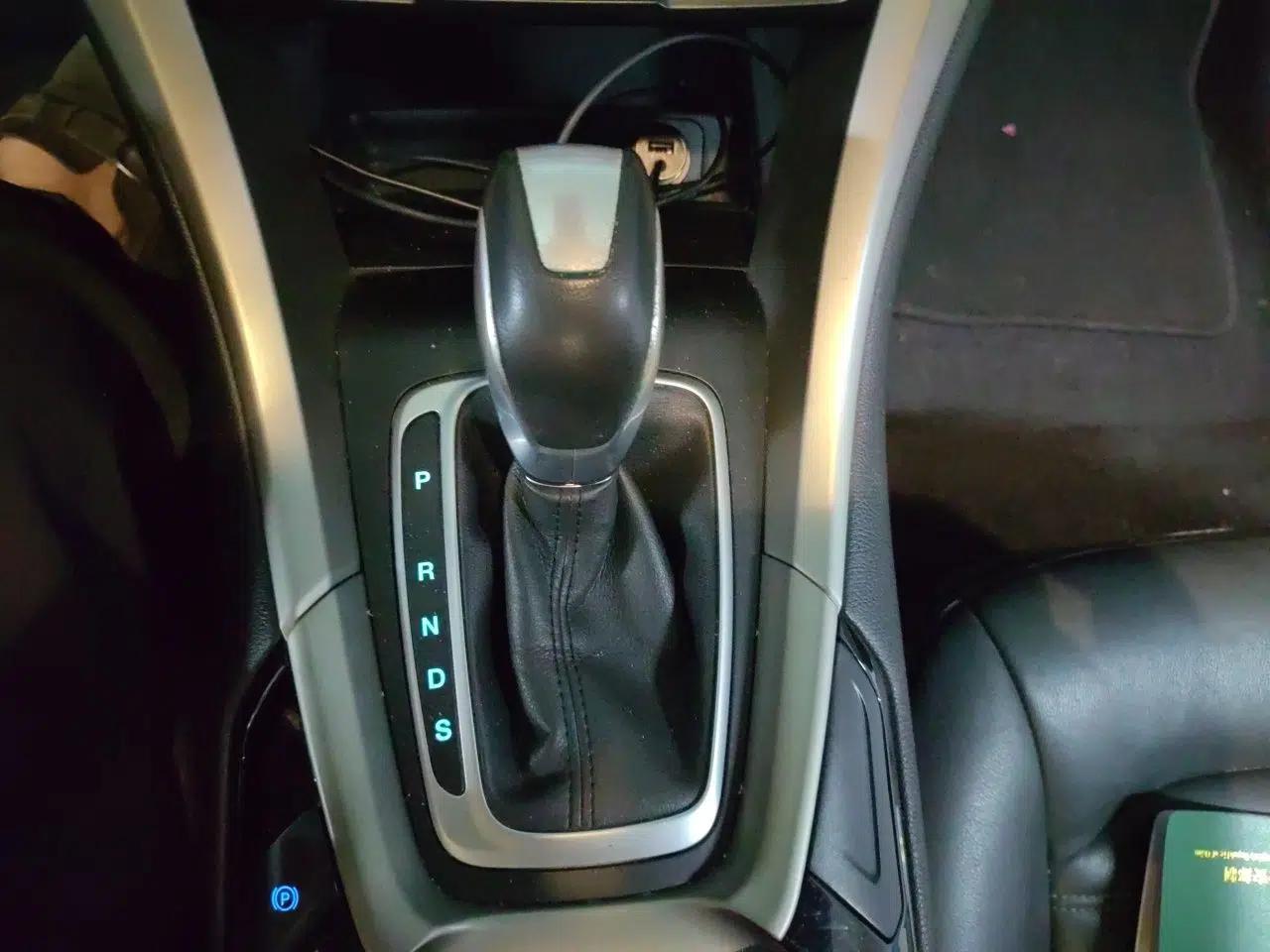 Ford Mondeo 2013 2.0L GTDi 200 Luxury Model — миниатюра 14