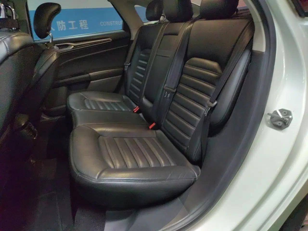 Ford Mondeo 2013 2.0L GTDi 200 Luxury Model — миниатюра 17