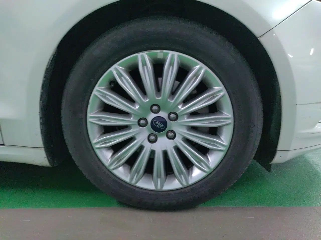 Ford Mondeo 2013 2.0L GTDi 200 Luxury Model — миниатюра 8