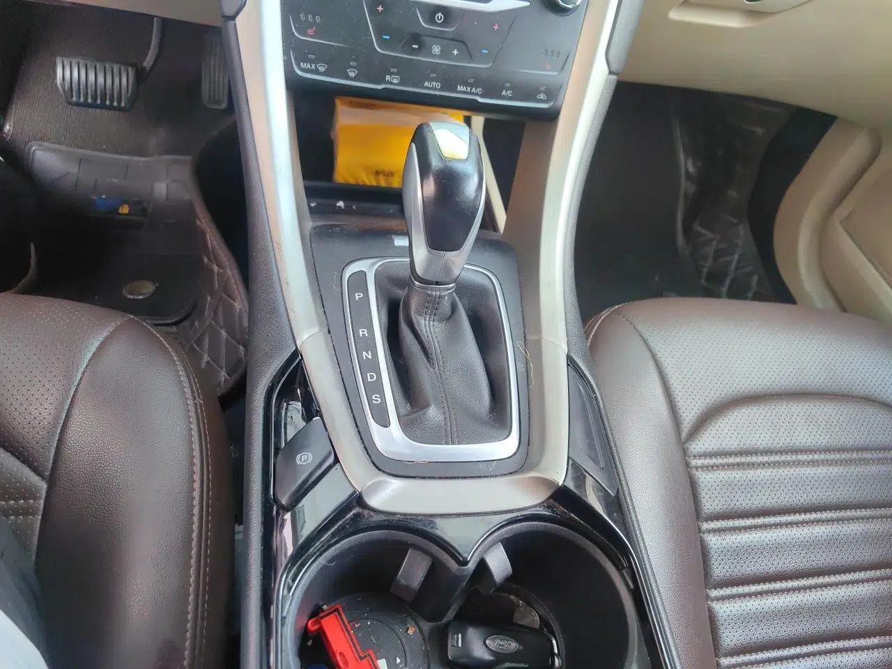 Ford Mondeo 2013 2.0L GTDi 200 Luxury Model — миниатюра 14