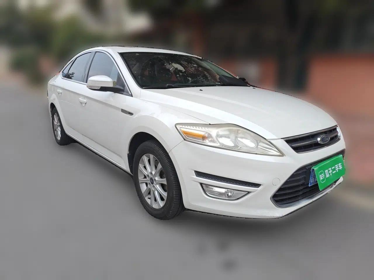 Ford Mondeo 2013 2.3L Fashion Edition — миниатюра 3