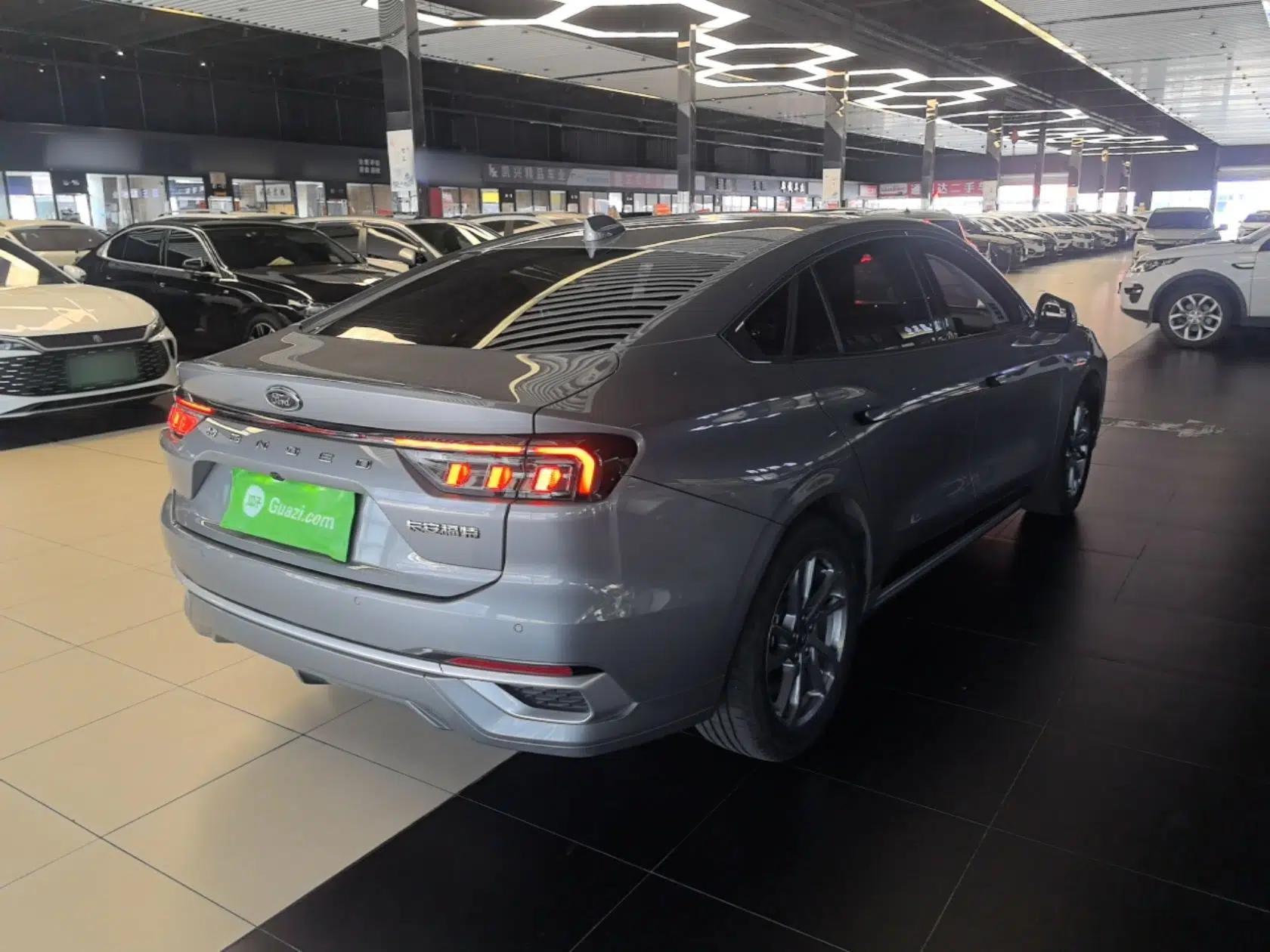 Ford Mondeo 2023 EcoBoost 180 Luxury Model — миниатюра 6