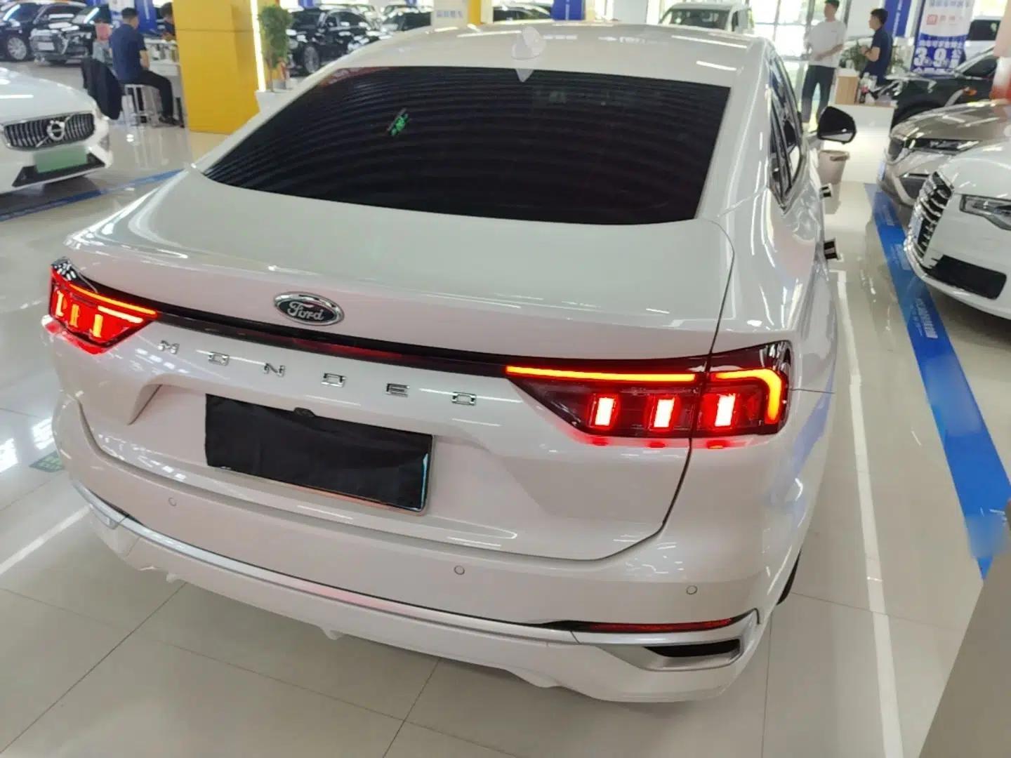 Ford Mondeo 2023 EcoBoost 180 Luxury Model — миниатюра 5
