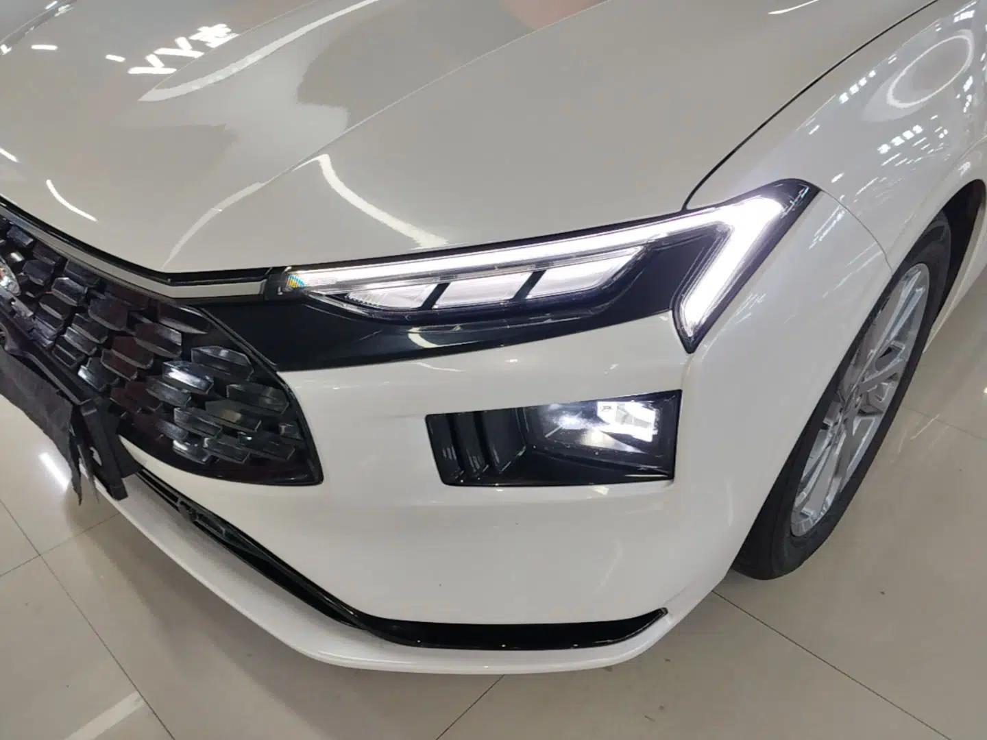 Ford Mondeo 2023 EcoBoost 180 Luxury Model — миниатюра 8