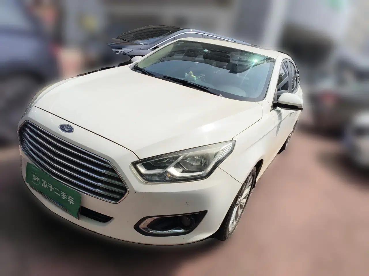Ford Escort 2015 1.5L Automatic Fashion Model — миниатюра 1