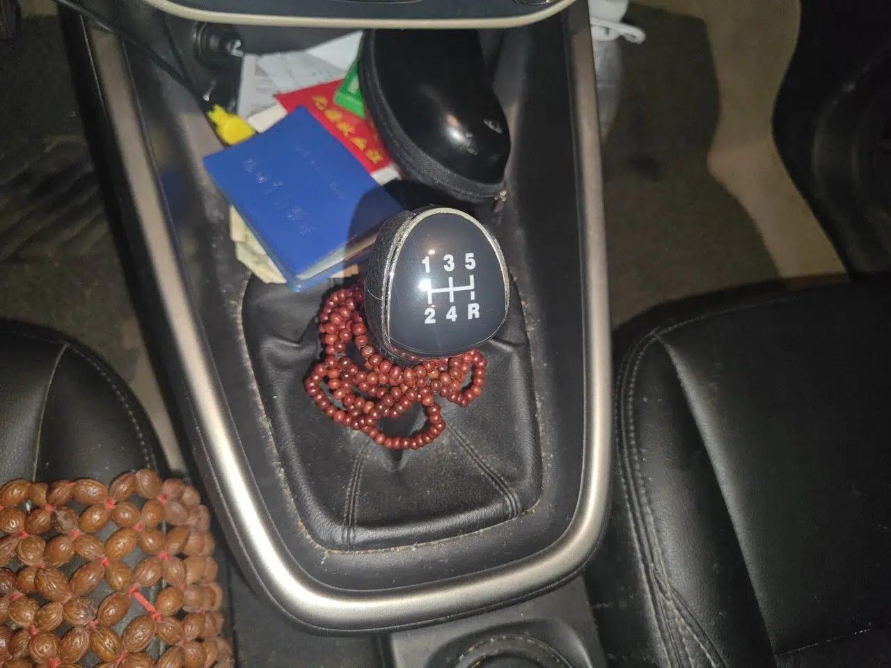 Ford Escort 2015 1.5L Manual Comfort Model — миниатюра 14