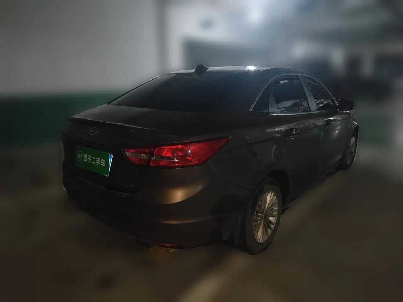Ford Escort 2015 1.5L Manual Comfort Model — миниатюра 6