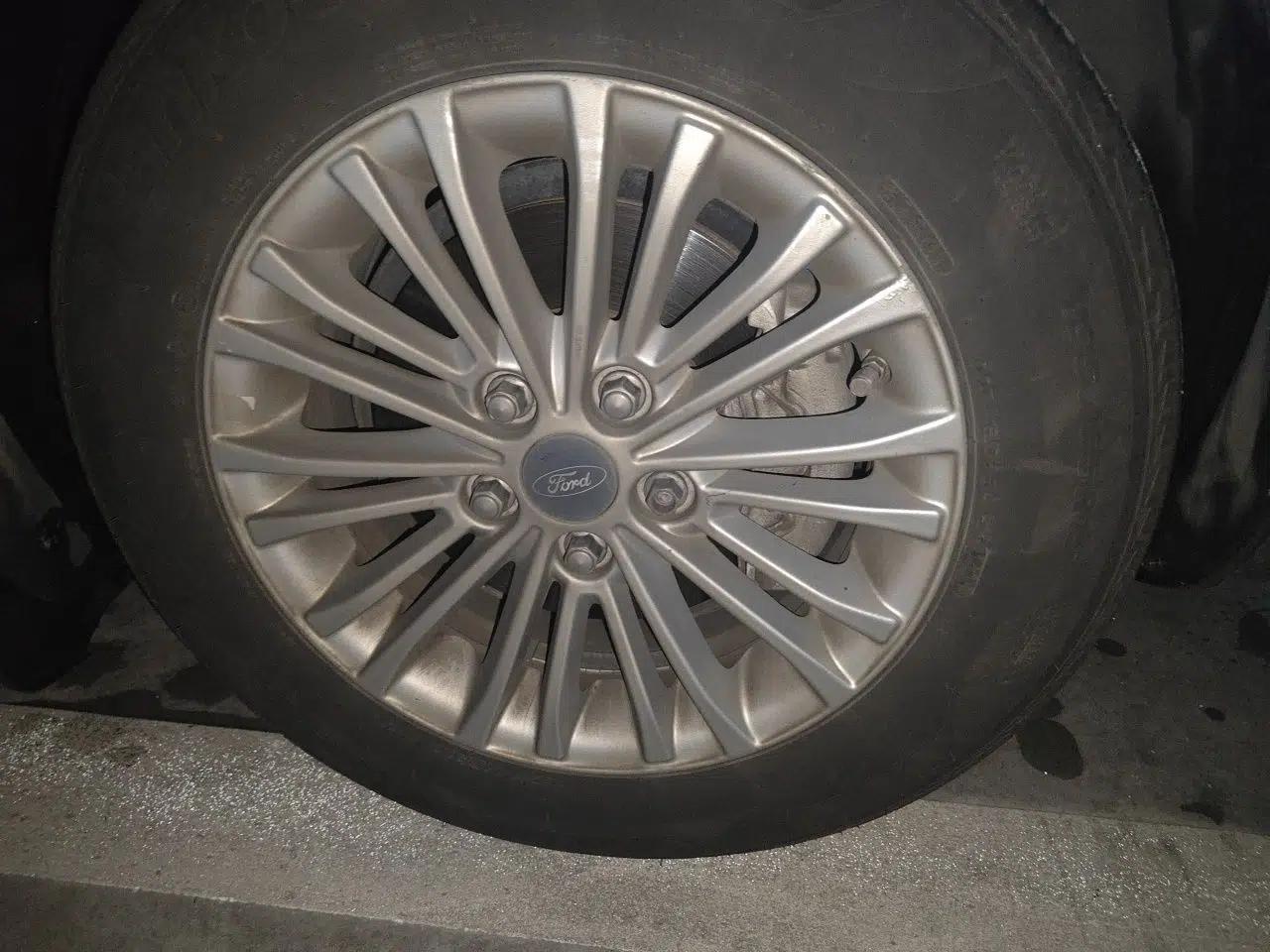 Ford Escort 2015 1.5L Manual Comfort Model — миниатюра 8