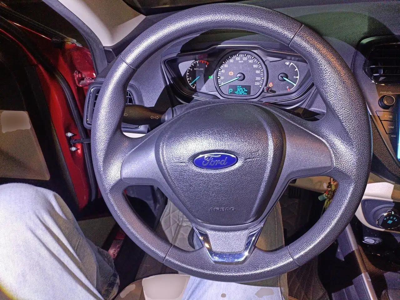 Ford Escort 2017 1.5L Automatic Comfort Model — миниатюра 10