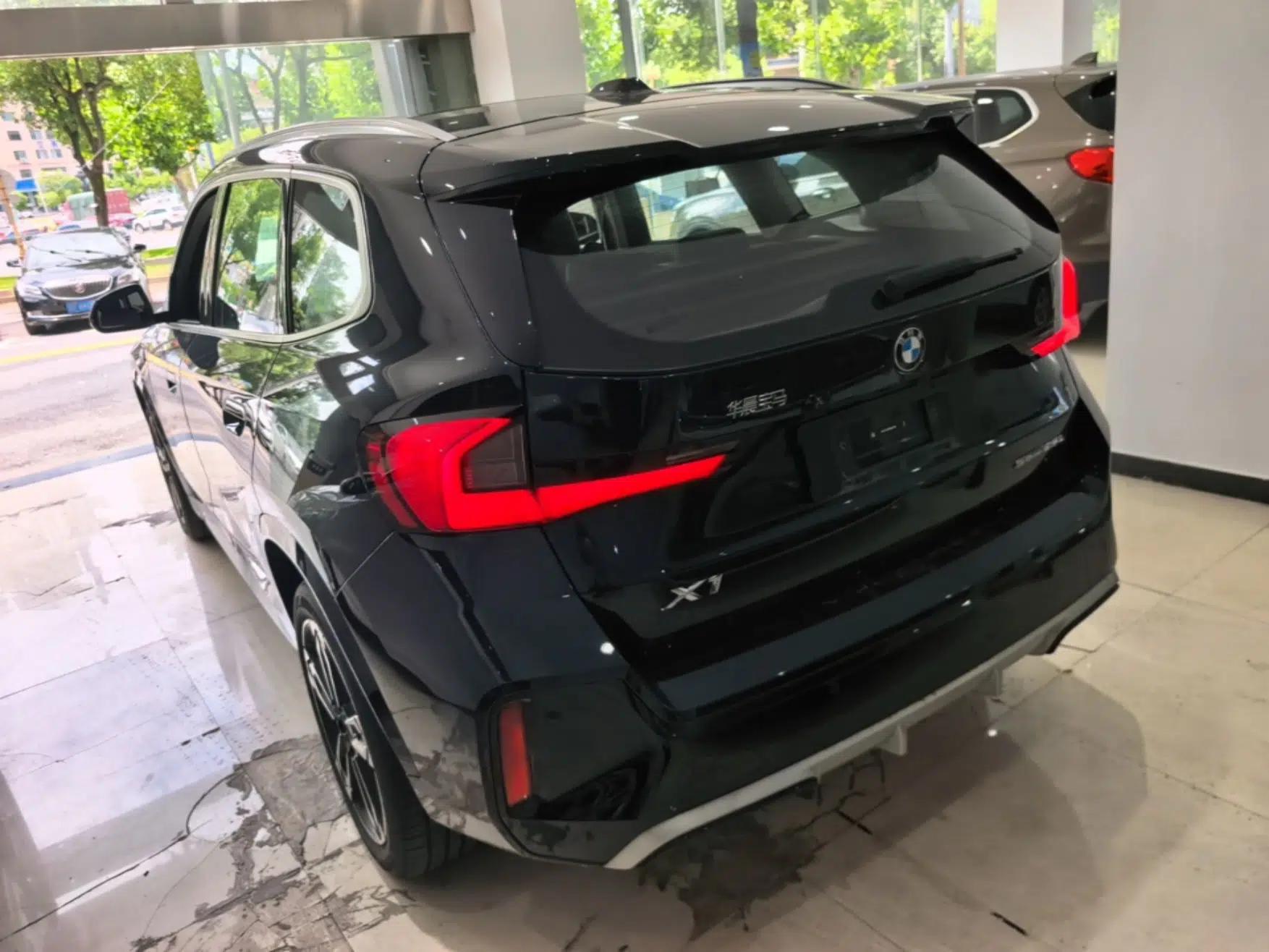BMW X1 2024 sDrive25Li M Sport Package — миниатюра 4