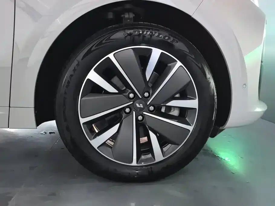 Li Auto L6 2025 Max Intelligent Renewal Edition — миниатюра 6