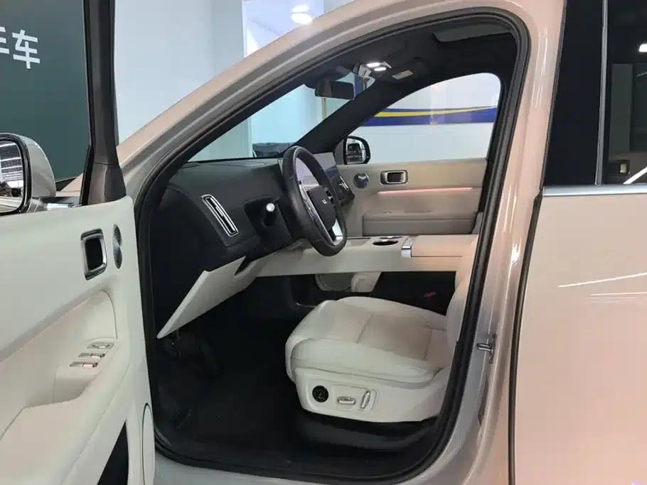 Li Auto L6 2025 Max Intelligent Renewal Edition — миниатюра 9