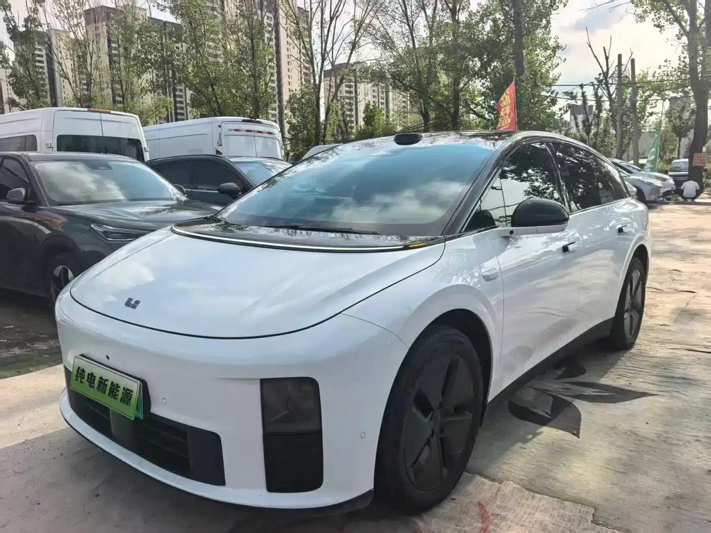 Li Auto i6 2025 Two-Wheel Drive Standard Edition — миниатюра 3