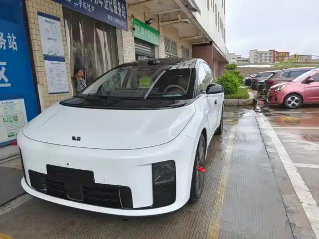 Li Auto i8 2025 Standard Edition