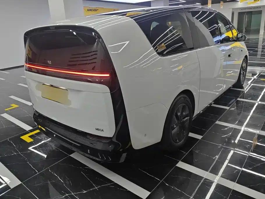 Li Auto MEGA 2025 Ultra Smart Renewal Edition — миниатюра 3