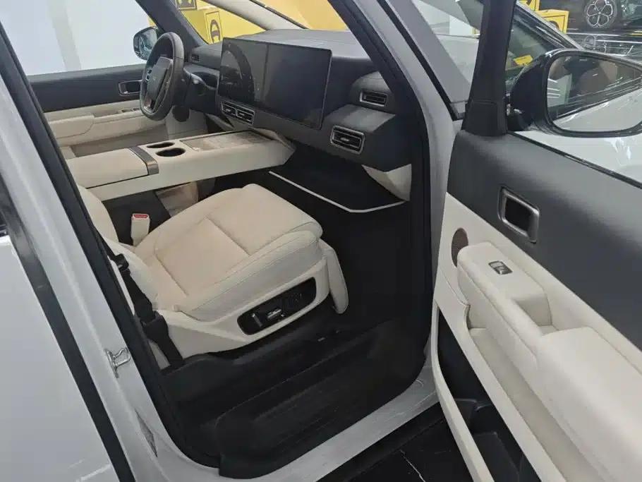 Li Auto MEGA 2025 Ultra Smart Renewal Edition — миниатюра 8