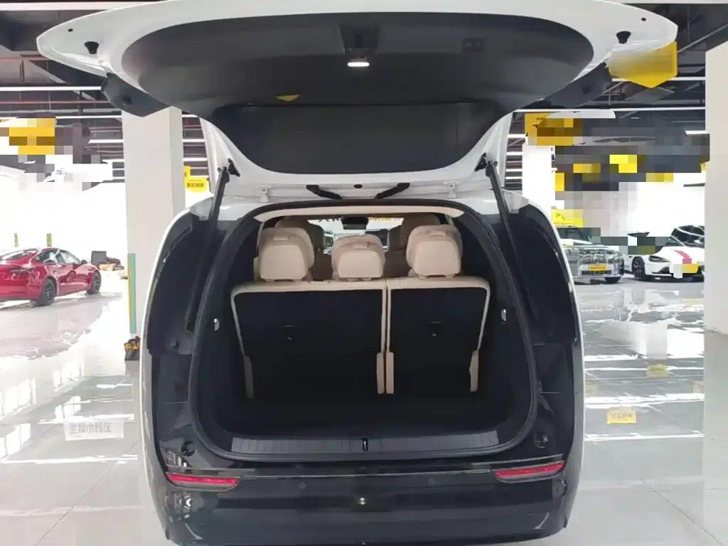 Li Auto MEGA 2025 Home Edition — миниатюра 19