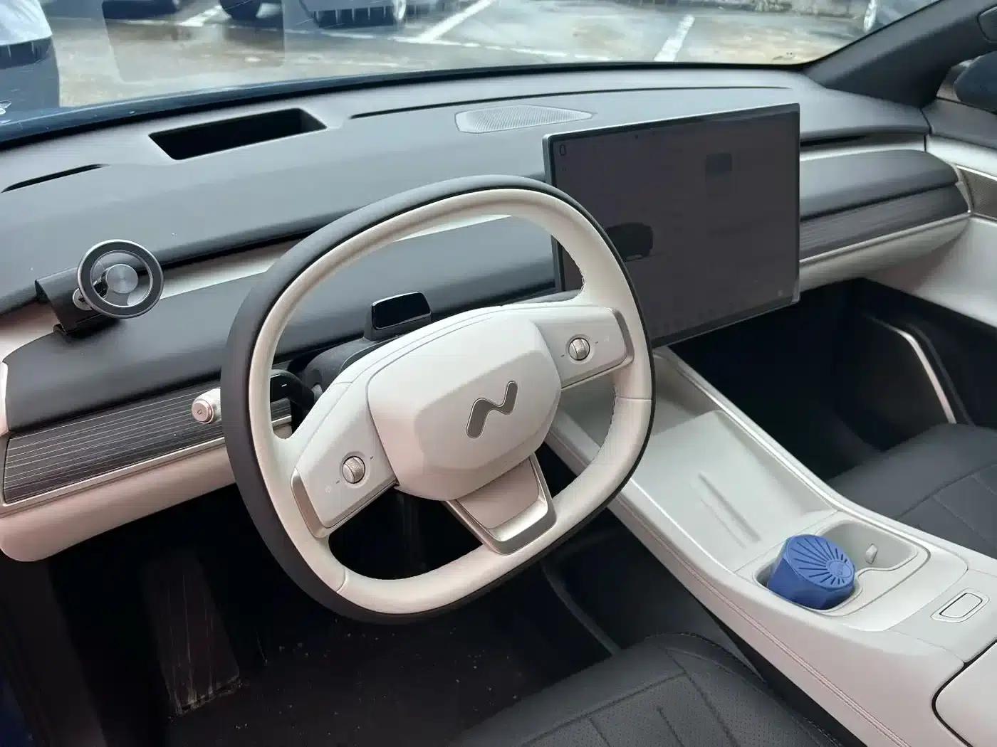L60 2025 Model 85kWh Four-Wheel Drive — миниатюра 3